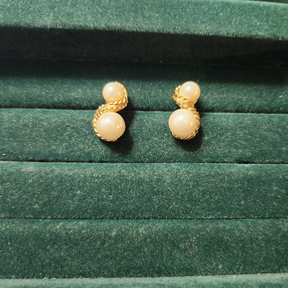 Vintage Avon faux pearl and gold-tone rope earrings